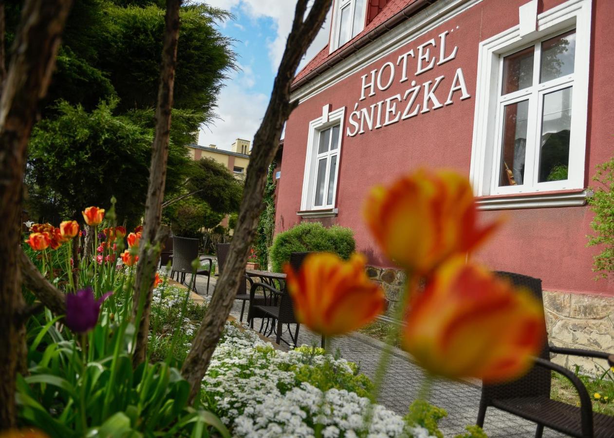 ホテル Sniezka クロスノ エクステリア 写真